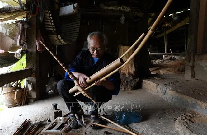 ដំណាក់ការភ្ជាប់គែនទៅនឹងទឹកឃ្លោក