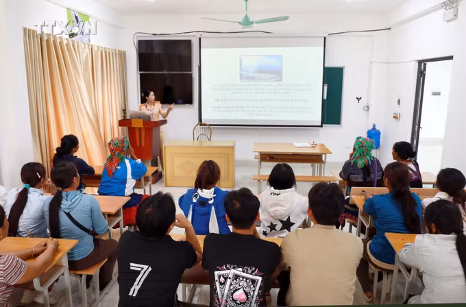 vna-potal-lai-chau-tuyen-truyen-sat-hach-cap-giay-phep-lai-xe-cho-dong-bao-dan-toc-thieu-so-8766770.jpg