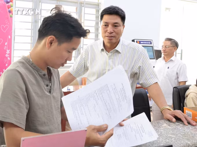 vna-potal-dua-cong-nghe-so-den-gan-dong-bao-thieu-so-bien-gioi-dong-nai-8855558.jpg