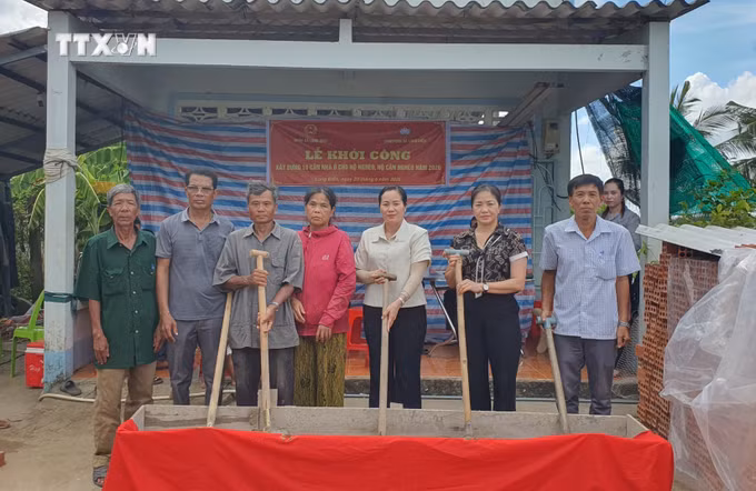 vna-potal-ca-mau-day-nhanh-xay-dung-1000-can-nha-cho-ho-ngheo-va-gia-dinh-chinh-sach-8845151.jpg