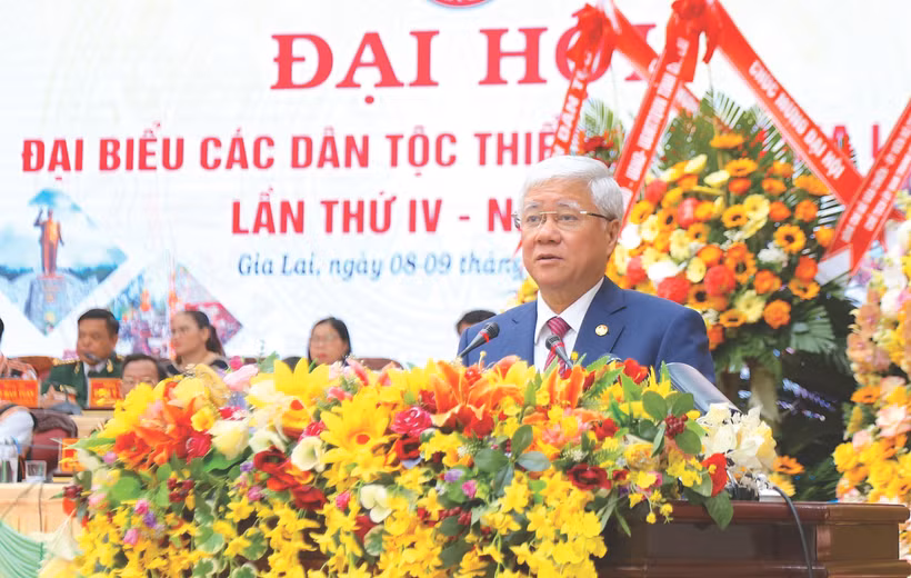 នាថ្ងៃទី ៩ ខែ វិច្ឆិកា ឆ្នាំ ២០២៤ គណៈកម្មាធិការប្រជាជនខេត្ត យ៉ាឡាយ រៀបចំមហាសន្និបាតតំណាងបណ្តាជនជាតិភាគតិចខេត្តលើកទី ៤ ឆ្នាំ ២០២៤ ក្រោមប្រធានបទ "បណ្តាជនជាតិខេត្ត យ៉ាឡាយ សាមគ្គីធ្វើនវានុវត្តន៍ច្នៃប្រឌិត ពង្រីកឧត្តមភាព សក្តានុពល សមាហរណកម្មនិងអភិវឌ្ឍប្រកបដោយចីរភាព។ ក្នុងរូបថត៖ សមមិត្ត ដូ វ៉ាន់ជៀនសមាជិកការិយាល័យនយោបាយ លេខាមជ្ឈិមបក្ស ប្រធានគណៈកម្មាធិការមជ្ឈិមរណសិរ្សមាតុភូមិវៀតណាមអញ្ជើញថ្លែងសុន្ទរកថាដឹកនាំមហាសន្និបាត