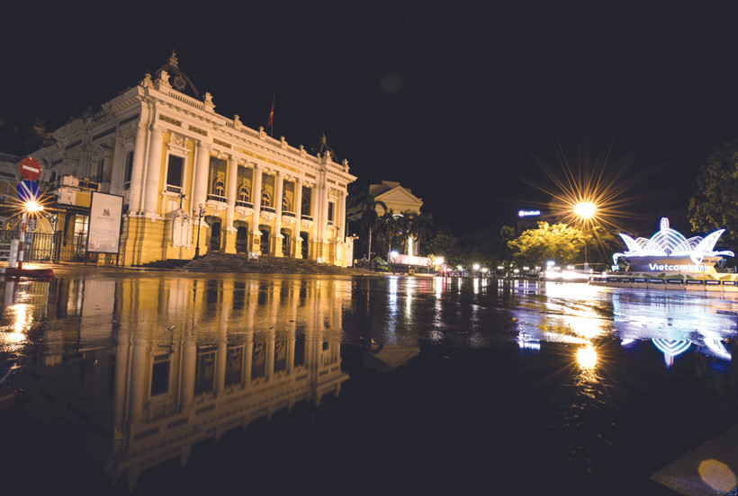 រាត្រីនៅលើទីលានបដិវត្តន៍ខែ សីហា