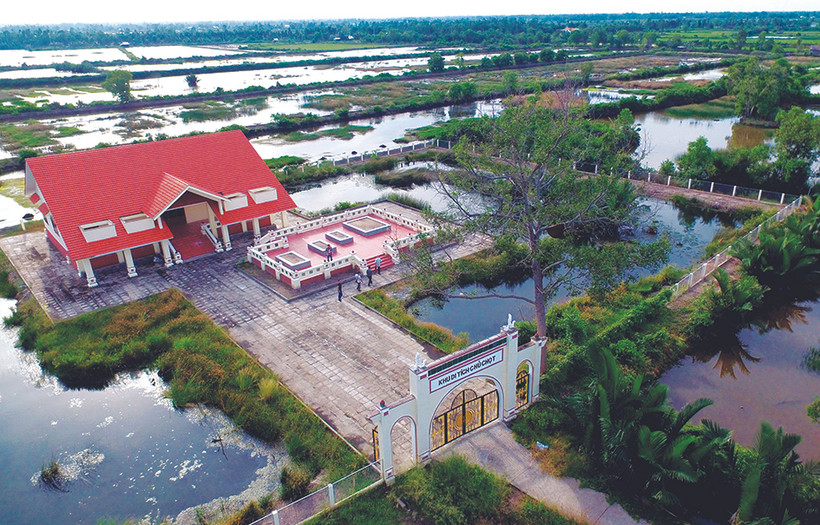 ខេត្ត បាកលៀវ បានលើកជាសំណើដល់ក្រសួងវប្បធម៌ កីឡានិងទេសចរណ៍នូវសំណុំឯកសារស្នើសុំអោយចាត់ចំណាត់ថ្នាក់កេរដំណែលជាតិចំពោះទីកន្លែងដែលប្រព្រឹត្តឡើងនូវព្រឹត្តិការណ៍ប្រវត្តិសាស្ត្រ និញថាញ់លើយ (ព្រឹត្តិការណ៍ ជូចត ឆ្នាំ ១៩២៧) នៅឃុំ និញថាញ់លើយ ស្រុក ហុងយ៉ឹន។ ក្នុងរូបថត៖ 