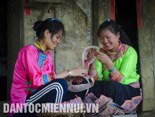 សម្លៀកបំពាក់ដ៏ល្អឯករបស់ជនជាតិ សាផាង