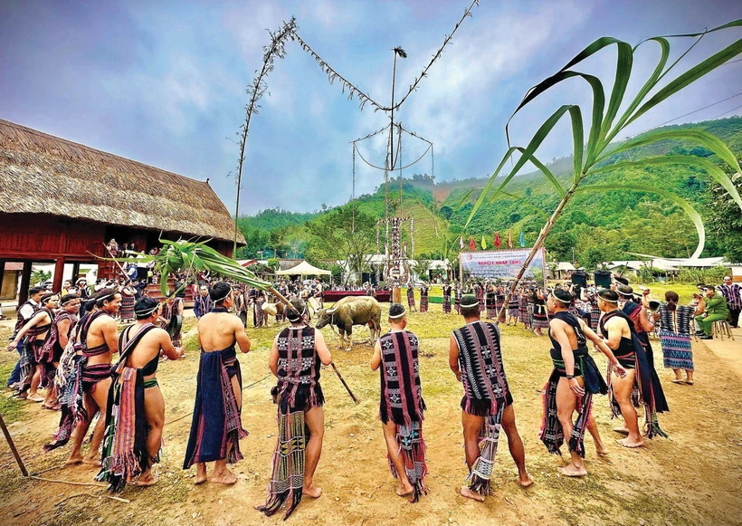 ជនជាតិ កឺទូ ពង្រីកប្រពៃណីផ្សារភ្ជាប់សហគមន៍ កសាងជីវភាពថ្មីកាន់តែស៊ីវីល័យ សម្បូររុងរឿងពី​មួយថ្ងៃទៅមួយថ្ងៃ