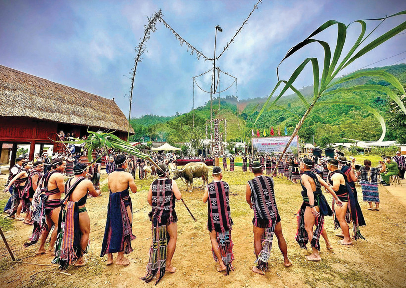 ជនជាតិ កឺទូ ពង្រីកប្រពៃណីផ្សារភ្ជាប់សហគមន៍ កសាងជីវភាពថ្មីកាន់តែស៊ីវីល័យ សម្បូររុងរឿងពី​មួយថ្ងៃទៅមួយថ្ងៃ