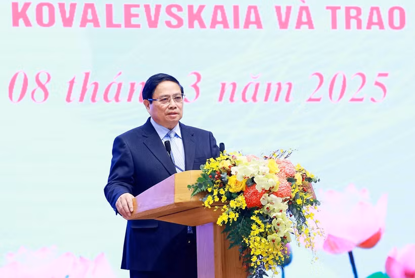 លោកនាយករដ្ឋមន្ត្រីនៃរដ្ឋាភិបាល ផាម មិញជិញ អញ្ជើញថ្លែងសុន្ទរកថាអបអរសាទរវីរនារី កងកម្លាំងប្រដាប់អាវុធប្រជាជន វីរនារីពលកម្ម នារីឧត្តមសេនីយ៍ អ្នកវិទ្យាសាស្ត្រនារី ទទួលពានរង្វាន់ Kovalevskaia