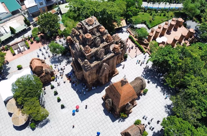 កេរដំណែលជាតិពិសេសប្រាសាទ បា ពោណាហ្គារ សង្កាត់ បាក់ញ៉ាត្រាង ខេត្ត ខាញ់ហ្វា