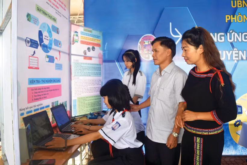 ការអប់រំជនជាតិត្រូវបានផ្តោតសំខាន់ រួមចំណែកមិនតិចក្នុងការលើកកម្ពស់កម្រិតវប្បធម៌ទូទៅសម្រាប់សិស្ស​ជនជាតិភាគតិចនៅស្រុក ក្រុងប៉ាក់
