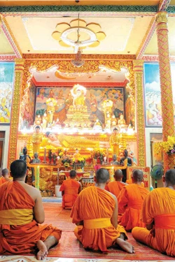 វត្ត ជ្រោយទឹម បច្ចុប្បន្នជាមជ្ឈមណ្ឌលបដិបត្តិសាសនា ប្រជុំជីវភាពវប្បធម៌សហគមន៍របស់ជនជាតិ ខ្មែរ នៅ សង្កាត់ ១០ ទីក្រុង សុកត្រាំង
