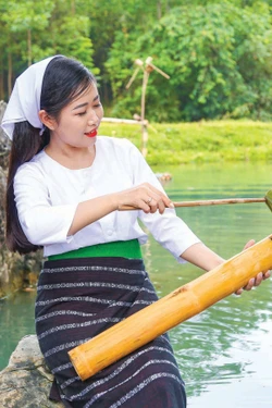 បងប្អូនជនជាតិ ថូ សម្តែងលំនាំចម្រៀងប្រជាប្រិយ របាំប្រជាប្រិយនិងបទកំណាព្យចម្រៀងកថា