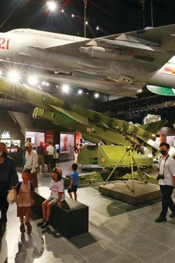 រតនវត្ថុ- យន្តហោះ MiG-21 លេខ 5121 ចូលរួមយុទ្ធនាការ "ហាណូយ - ឌៀនបៀនភូ នៅលើអាកាស"