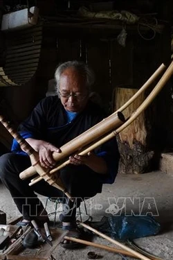 ដំណាក់ការភ្ជាប់គែនទៅនឹងទឹកឃ្លោក