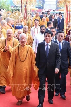 លោកប្រធានរដ្ឋ លឿង កឿង និងព្រះឧបជ្ឈាយ៍ព្រះតេជគុណ ធិច ទ្រីក្វាង អគ្គមហាសង្ឃរាជាធិបតីនៃសមាគមពុទ្ធសាសនាវៀតណាម អញ្ជើញនិងនិមន្តចូលរួមបើកពិធីបុណ្យមហាវិសាខបូជា អង្គការសហប្រជាជាតិ ឆ្នាំ២០២៥