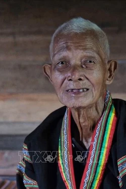 លោក អាម៉ាយ៉ាយ បក្ខជនមោះមុតភក្តីភាពមានគុណបំណាច់ចលនាប្រជាជនមូលមីរ បង្កើតភូមិនិគម កសាងជីវភាពថ្មី