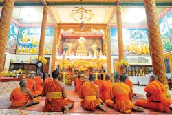 វត្ត ជ្រោយទឹម បច្ចុប្បន្នជាមជ្ឈមណ្ឌលបដិបត្តិសាសនា ប្រជុំជីវភាពវប្បធម៌សហគមន៍របស់ជនជាតិ ខ្មែរ នៅ សង្កាត់ ១០ ទីក្រុង សុកត្រាំង