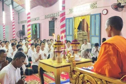 ពុទ្ធបរិស័ទអញ្ជើញមកកាន់វត្តស្តាប់ព្រះសង្ឃសម្តែងធម៌ទេសនា អធិប្បាយគាថាទី ១១ បរាភវសូត្រ នៅវត្តសមោធារាមកំបាំងបាត់ នៅភូមិ កំបាំងបាត់ ឃុំ តាមង៉ាយ ខេត្ត វិញឡុង
