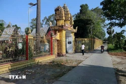 វត្ត​ទាំងឡាយកំពុង​ត្រូវ​បាន​​លាប​ពណ៌ជួសជួល ​សាង​សង់​ថ្មី​នៅ​ក្នុង​ស្រុក ចូវថាញ់។ រូបថត៖ ឡេសែន/ទីភ្នាក់ងារពត៌មានវៀតណាម