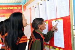 ឆ្ពោះទៅទិវាបុណ្យនៃមាតុភូមិនៅឃុំតំបន់ភ្នំឆ្ងាយដាច់ស្រយាល