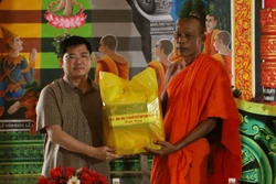 អាជ្ញាធរ កឹនធើ រួមដំណើរជាមួយបងប្អូនជនជាតិខ្មែរកសាងទីក្រុងថ្មី