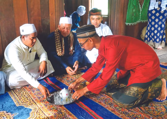 ពិធីកិច្ចដាក់ឈ្មោះឱ្យកូនរបស់ជនជាតិ ចាម ឥស្លាម ảnh 3