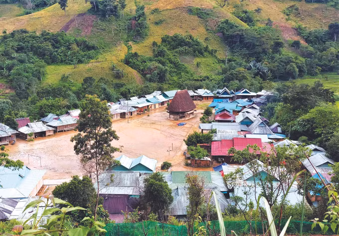 បក្ខជនទាំងឡាយតំបន់ភ្នំធ្វើជាគំរូដើម្បីសហគមន៍ ảnh 10