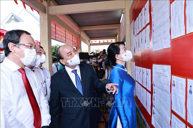 លោកប្រធានរដ្ឋ ង្វៀនស៊ន់ភុក អញ្ជើញមកបោះឆ្នោតជ្រើសតាំងតំណាងរាស្រ្តនៅស្រុក គូជី ទីក្រុង ហូជីមិញ ảnh 2