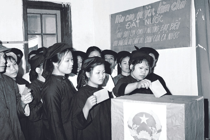 រូបភាពឯកសារមួយចំនួនអំពីបរិយាកាសនៃថ្ងៃបោះឆ្នោតជ្រើសតាំងសមាជិករដ្ឋសភានៅតំបន់បងប្អូនជនជាតិនិងតំបន់ភ្នំ ảnh 1