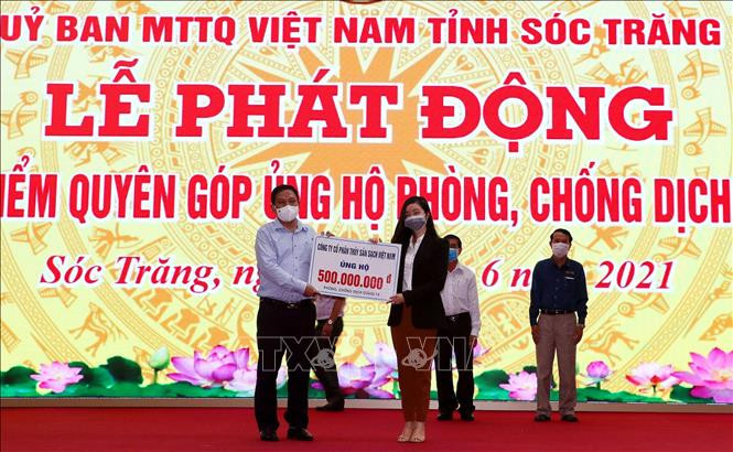 អង្គការ បុគ្គលនៅខេត្ត សុកត្រាំង គាំទ្រយ៉ាងសកម្ម ខេត្ត សុកត្រាំង រៃអង្គាសបានជាង ៦ ពាន់លានដុងសម្រាប់ជួយឧបត្ថម្ភការបង្ការទប់ស្កាត់ការរាលដាលជំងឺកូវីដ-១៩ ảnh 3