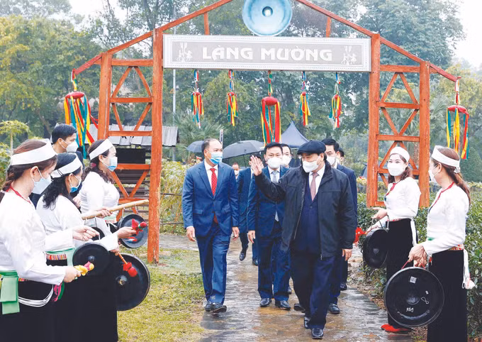 ថែរក្សាសម្រស់វប្បធម៌របស់ជនជាតិនីមួយៗ ảnh 2