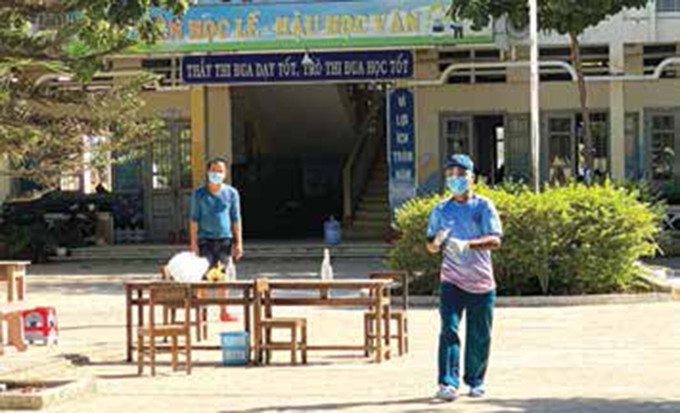 មូលដ្ឋានទី ២ នៃសាលាបឋមសិក្សានិងមធ្យមសិក្សា បឋមភូមិ ង្វៀន ប៊ិញឃៀម នៅឃុំ ភឿកណាម ស្រុក ធន់ណាម (ខេត្ត និញធន់) ជាកន្លែងធ្វើចត្តាឡីស័កប្រមូលផ្តុំសម្រាប់អ្នកទាំងឡាយដែលវិលត្រឡប់មកពីតំបន់មានជំងឺរាតត្បាត ការប្រយុទ្ធប្រឆាំងនឹងជំងឺរាតត្បាតកូវីដ-១៩ នៅតំបន់បងប្អូនជនជាតិ ảnh 8