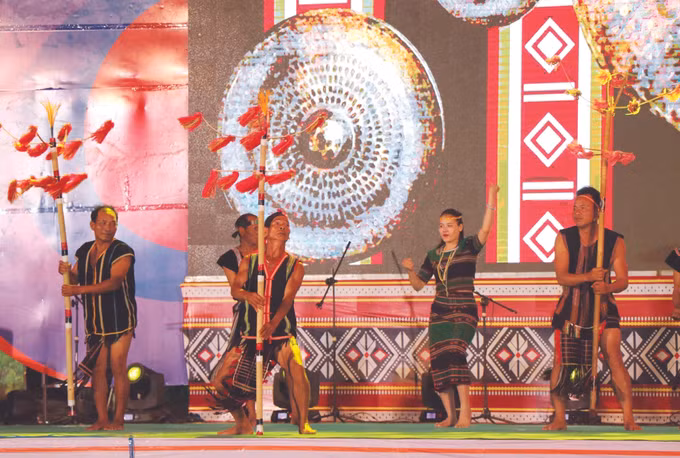 អភិរក្សតម្លៃវប្បធម៌បណ្តាជនជាតិតំបន់ តីង្វៀន ảnh 1