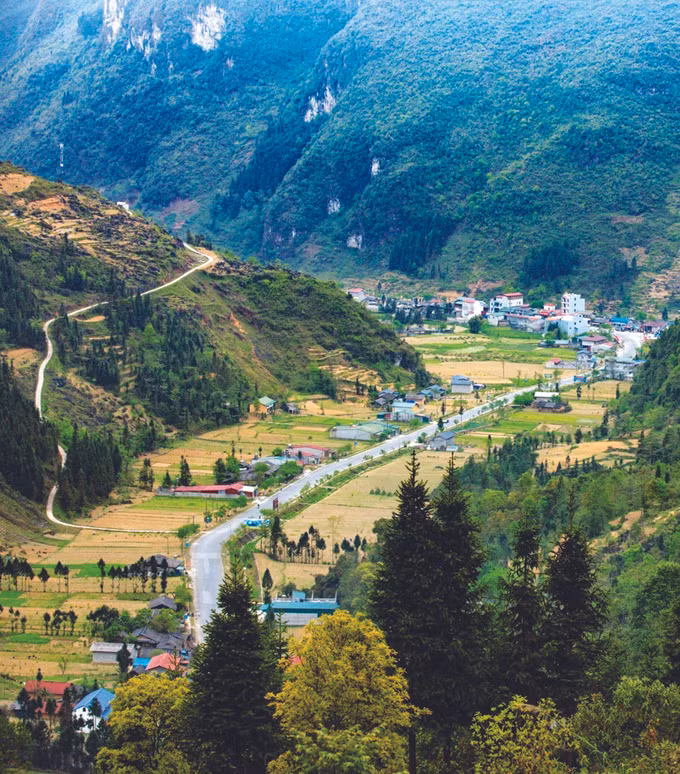 ផ្លូវជាតិលេខ  ៤C ត្រង់កំណាត់ផ្លូវឆ្លងកាត់ ឃុំ ផូកាវ  ស្រុក  ដុងវ៉ាន់ ảnh 1