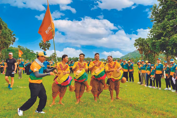 ខេត្ត អានយ៉ាង ចងសម្ពន្ធគ្នាអភិវឌ្ឍទេសចរណ៍ ảnh 3