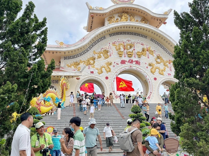 កន្លែងលេងកម្សាន្តជាច្រើននៅទីក្រុង ហូ ជីមិញ ទាក់ភ្ញៀវទេសចរក្នុងឱកាសទិវាបុណ្យឯករាជ្យជាតិថ្ងៃទី ២ ខែ កញ្ញា ảnh 2