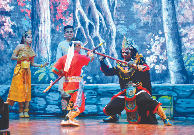 មហោស្រពសិល្បៈល្ខោន យូកេ ឆ្នាំ ២០២០ ត្រូវបានចាត់តាំងឡើងក្នុងឱកាសរំលឹកខួបអនុស្សាវរីយ៍ ១០០ ឆ្នាំកកើតនិងរីកចម្រើននៃសិល្បៈល្ខោន យូកេ ណាមបូ និងពិធីបុណ្យអកអំបុក - ប្រណាំងទូក-ងរបស់ជនជាតិ ខ្មែរ ខេត្ត សុកត្រាំង អុឹកធឹកពិធីបុណ្យអកអំបុករបស់ជនជាតិ ខ្មែរ ណាមបូ ảnh 2