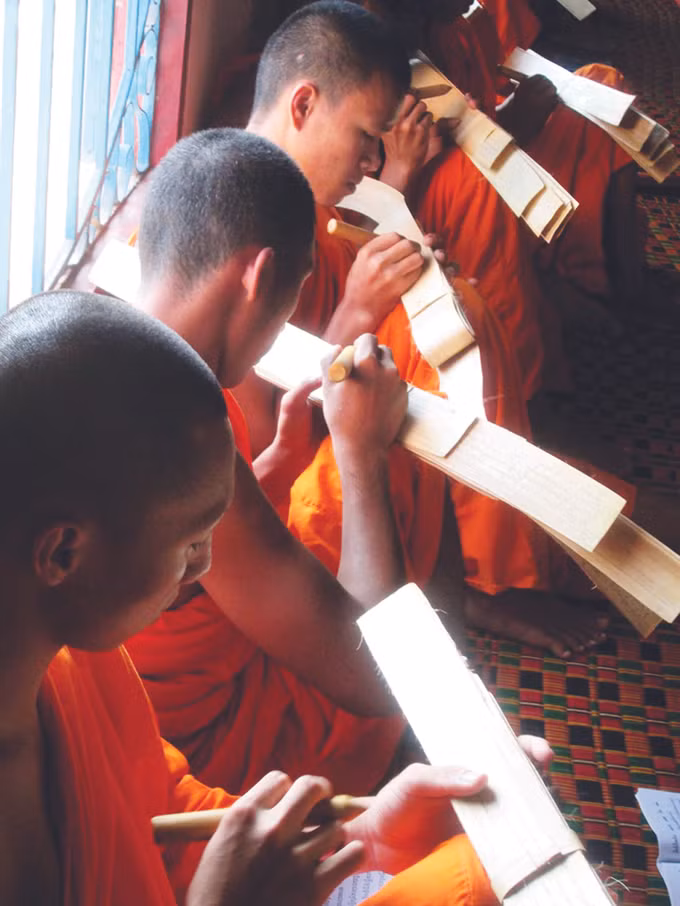 ធ្វើឌីជីថលភាវូបនីយកម្មបេតិកភណ្ឌអក្សរលើសាស្រ្តាស្លឹករឹតរបស់ជនជាតិ ខ្មែរ ảnh 2