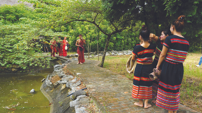 ពួកកំលោះ ក្រមុំទាំងឡាយភ្ជាប់និស្ស័យច្រៀងឆ្លើយឆ្លងទៅវិញទៅមកដើម្បីចាប់គូ ទំនៀម "ទៅរកស៊ីម" របស់ជនជាតិ ប៉ាកូ ảnh 2