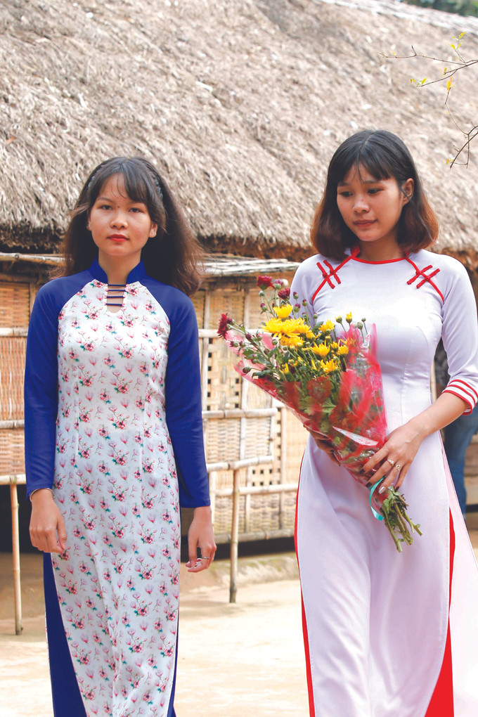 សិស្សសាលានៅភូមិភាគខាងត្បូងមកទស្សនាលេងកម្សាន្តនៅស្រុកកំណើតលោកអ៊ំ ខែ ឧសភា អញ្ជើញមកកាន់ស្រុកកំណើតលោកអ៊ំ ảnh 4