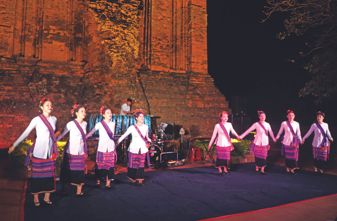 ស្លាកស្នាមនៃវប្បធម៌ ចាម នៅលើដែនដីខេត្ត ភូអៀន ảnh 3