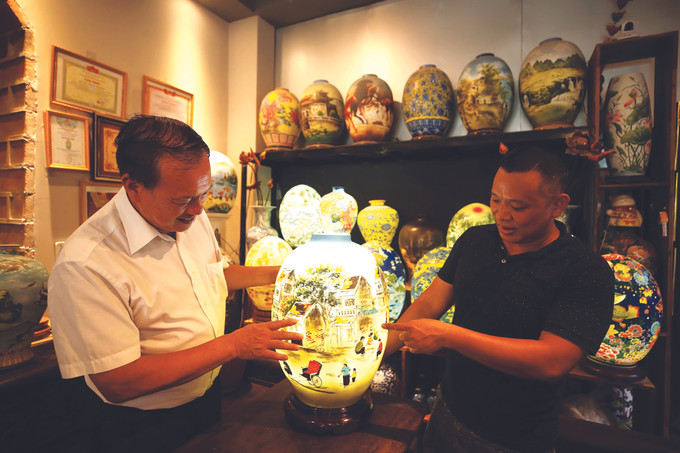 លក្ខណៈថ្មីនៅភូមិកុលាលភាជន៍មួយនៅជាយក្រុង ảnh 1