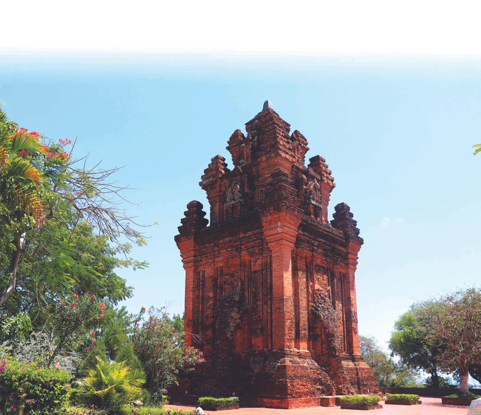 ប្រាសាទ ញ៉ាណ គឺជាប្រាសាទ ចាម តែមួយគត់ដែលនៅរក្សាបានភាពដើមសឹងតែទាំងស្រុងនៅលើដែនដី ភូអៀន ស្លាកស្នាមនៃវប្បធម៌ ចាម នៅលើដែនដីខេត្ត ភូអៀន ảnh 1