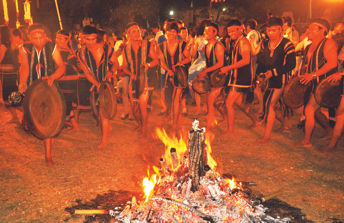 ថែរក្សាសិល្បៈគងឃ្មោះ តីង្វៀន ảnh 1