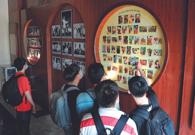 ទស្សនា បេនញ៉ារ៉ុង កេរដំណែលប្រវត្តិសាស្រ្តដែលដិតដាមទៅដោយស្លាកស្នាមអនុស្សាវរីយ៍អំពីលោកអ៊ំ ហូ ảnh 4