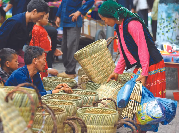 ម៉ែវវ៉ាក - ផ្សារណាត់ពោរពេញដោយលក្ខណៈវប្បធម៌តំបន់ភ្នំ ảnh 2