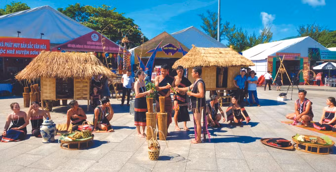 ទិវាមហោស្រពលើកតម្កើងវប្បធម៌ប្រពៃណីបណ្តាជនជាតិភូមិភាគកណ្តាល ảnh 4