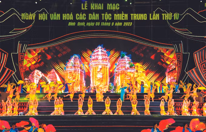 ទិវាមហោស្រពលើកតម្កើងវប្បធម៌ប្រពៃណីបណ្តាជនជាតិភូមិភាគកណ្តាល ảnh 1