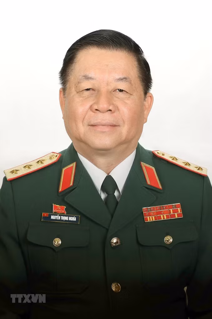 បញ្ជីរាយនាមគណៈលេខាមជ្ឈិមបក្សអាណត្តិទី ១៣ ảnh 4