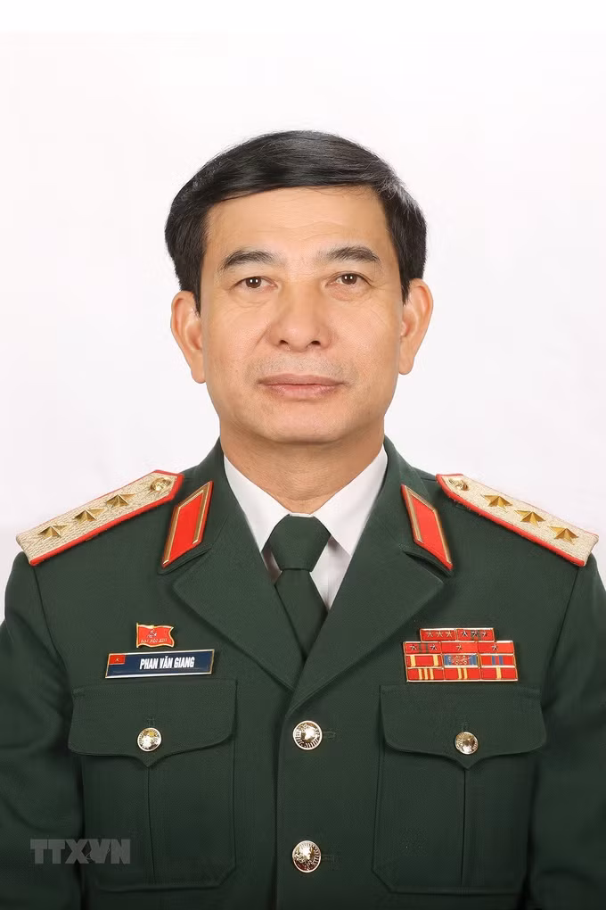 រូបភាពសមាជិកសមាជិកានៃការិយាល័យនយោបាយអាណត្តិទី ១៣ ảnh 9