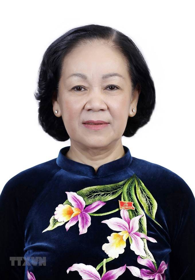 សមមិត្តនារី ទ្រឿងធីម៉ាយ ប្រធានគណៈកម្មាធិការប្រជាចលនាមជ្ឈិម រូបភាពសមាជិកសមាជិកានៃការិយាល័យនយោបាយអាណត្តិទី ១៣ ảnh 11